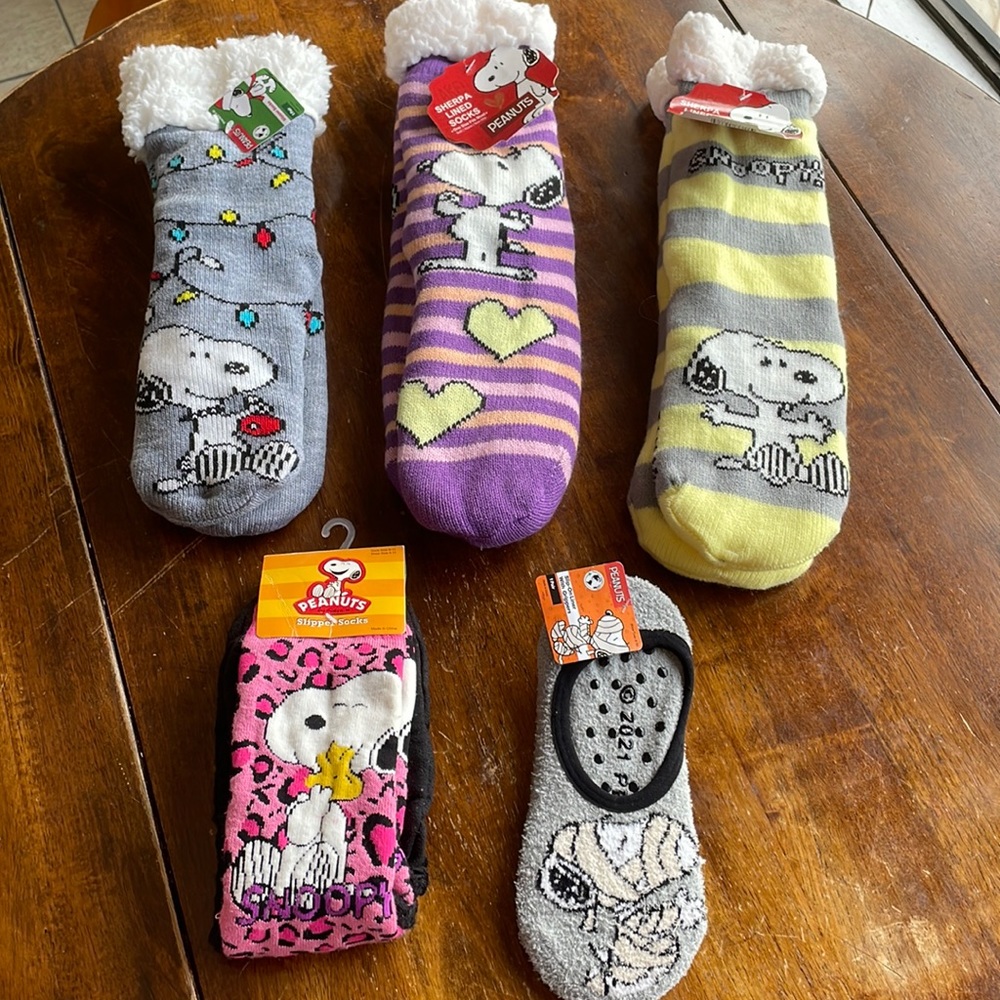 5 pair NWT Snoopy slipper socks